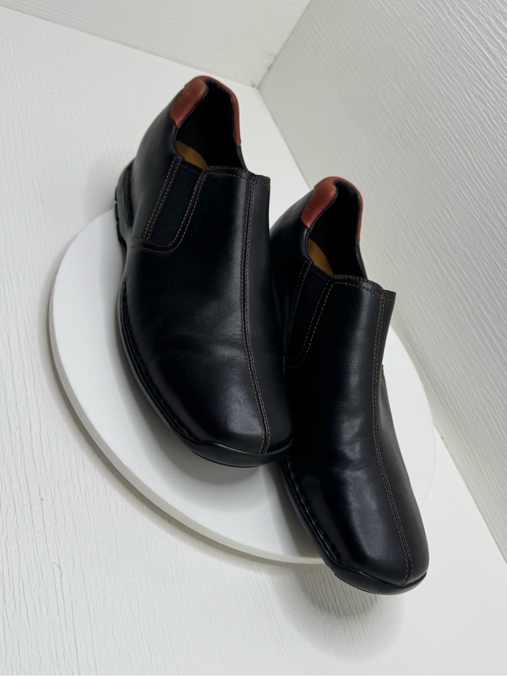 Cole Haan C24673 Black Leather Slip-On Loafers with Brown Accents